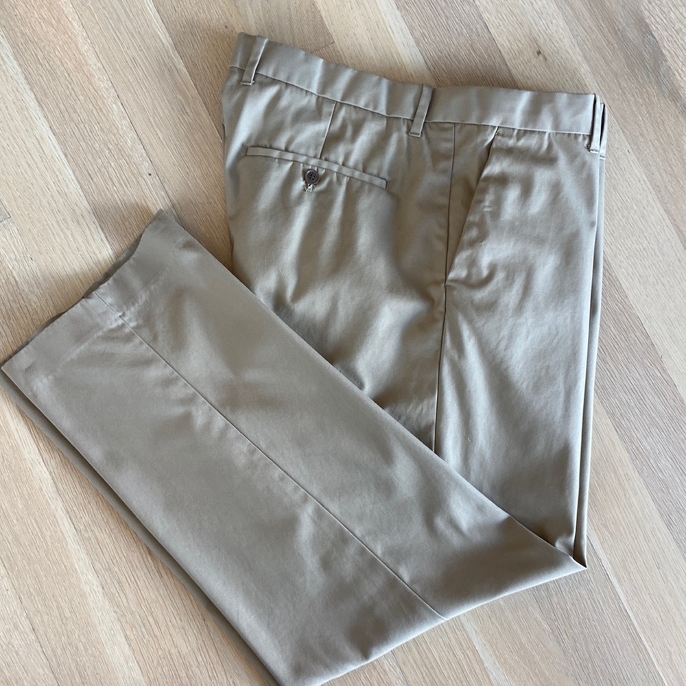 Gap Khaki’s Relaxed Fit 40x31